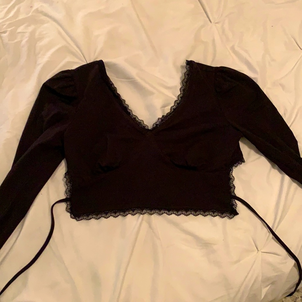 Black long sleeve crop top / NEVER WORN
